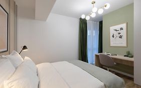 Dream Garden Apartment With Free Parking